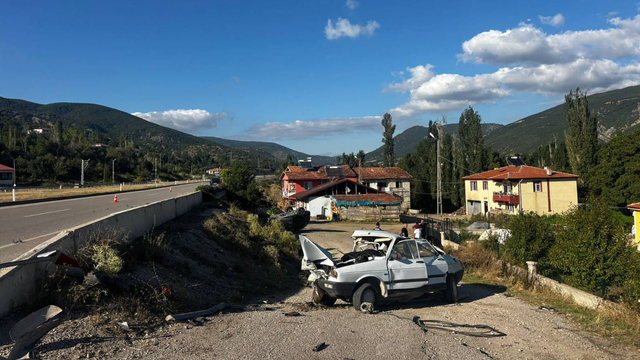 Tokat'ta iki otomobil çarpıştı: 1 ölü, 3 yaralı