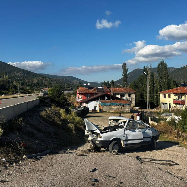 Tokat'ta iki otomobil çarpıştı: 1 ölü, 3 yaralı
