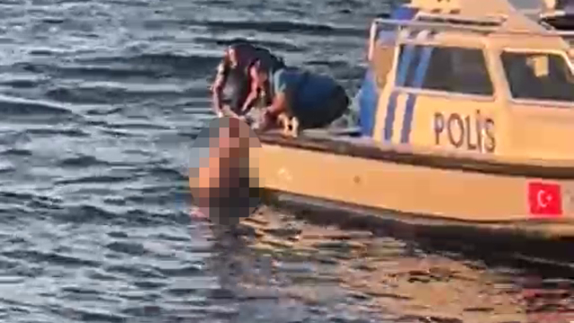 Emekli polis memuru denizde ölü bulundu