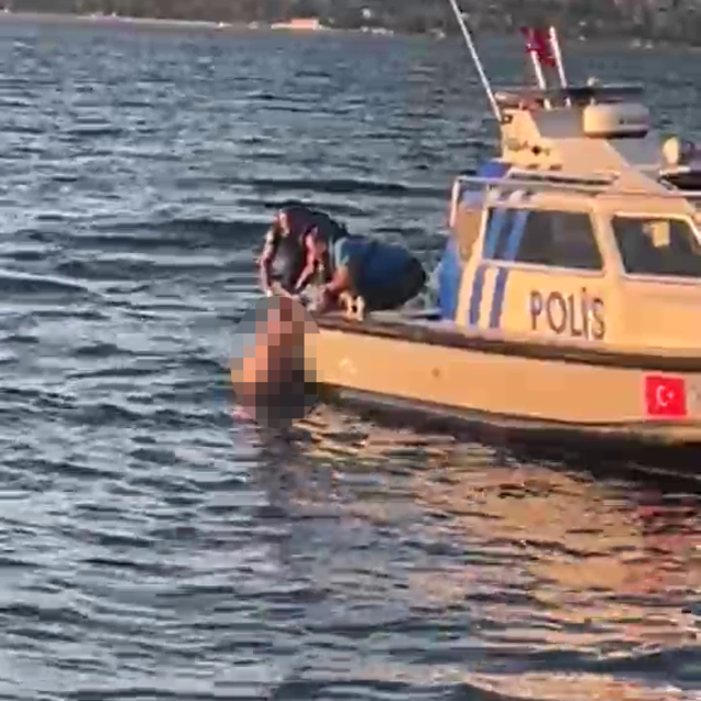 Emekli polis memuru denizde ölü bulundu