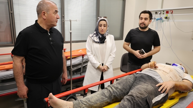 Vali Hatipoğlu hastanedeki yaralıları ziyaret etti