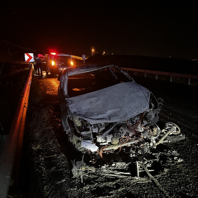 Kayseri'de çarpışan motosiklet ile otomobil yandı: 2 yaralı
