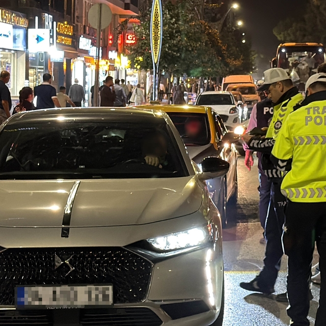 Tatvan'da 11 noktada 150 personelin katılımıyla geniş kapsamlı asayiş uygul...