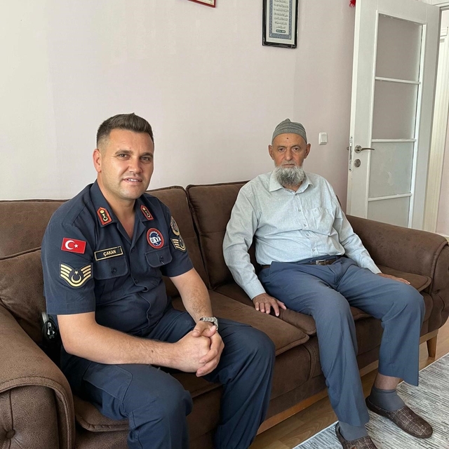 Şehit babasına vefa ziyareti