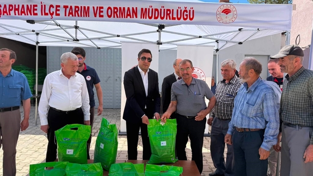 Şaphane'de kiraz ve vişne üreticilerine bordo bulamacı desteği