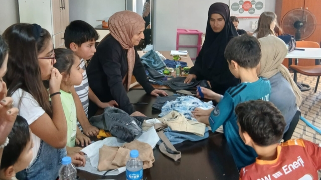 Hakkâri'de minik eller iklim değişikliğine dikkat çekti