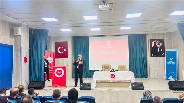 Diyanet İşleri Başkan Yardımcısı Şahin Hakkari'de din görevlileriyle buluştu
