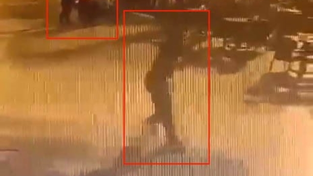 İzmir'de belediyeye ait kafeye silahlı saldırı kamerada