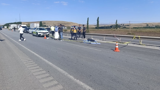 Bariyerlere çarpan motosiklet sürücüsü öldü