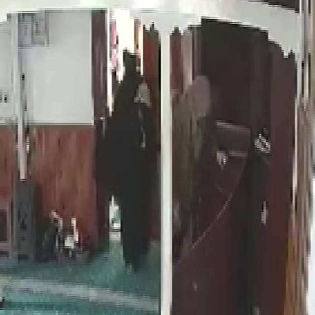 Camiye namaz kılmaya gitti, yankesicilerin hedefi oldu: Cüzdanı ve altını ç...