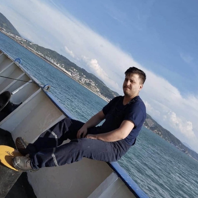 Batan yük gemisinde kaybolan 26 yaşındaki makinistin ailesi umutla haber be...