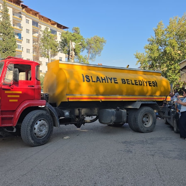 Gaziantep'te el freni çekilmeyen su tankeri 3 araca çarptı: Facianın eşiğin...