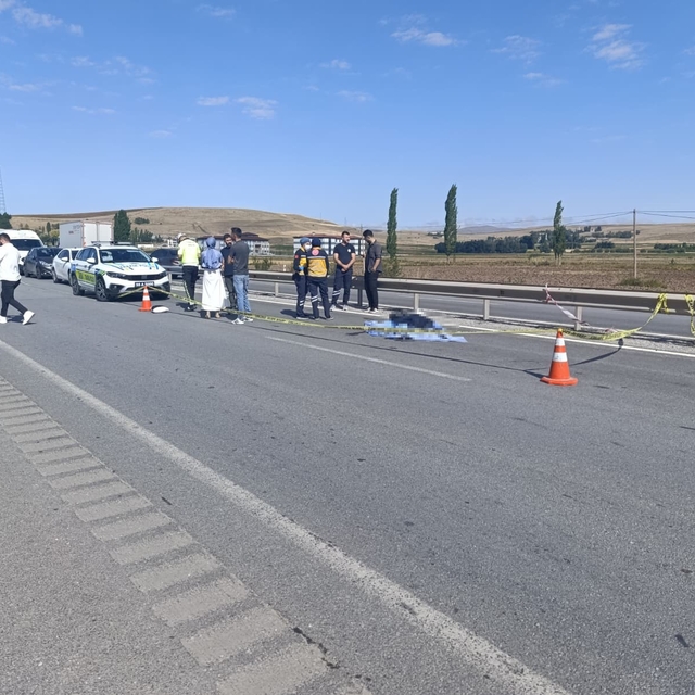 Bariyerlere çarpan motosiklet sürücüsü öldü