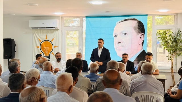 AK Parti Gaziantep Milletvekili Bünyamin Bozgeyik, vatandaşlarla bir araya geldi
"Parti ayrımı gözetmeden sıkılmadık el bıkrakmıyoruz"