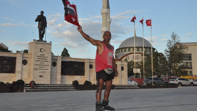 Almanya'dan Ankara'ya patenle gidiyor
"Bu; çocuklar, insanlık, dostluk, barış ve umut için yapılan bir yolculuktur"