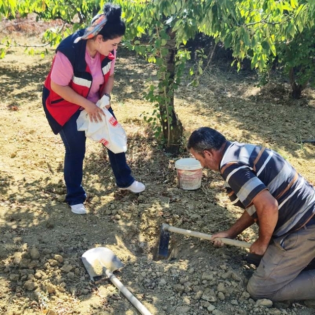 Pazarlar'da üreticilere bilinçli gübreleme desteği