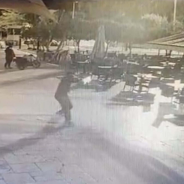 Belediyenin kafesine silahlı saldırı kamerada