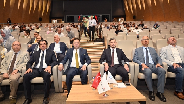 Kayseri OSB Yeşil Sanayi Buluşması'na ev sahipliği yaptı
Başkan Yalçın: "Sanayicilerimiz birçok alanda destek bekliyor"