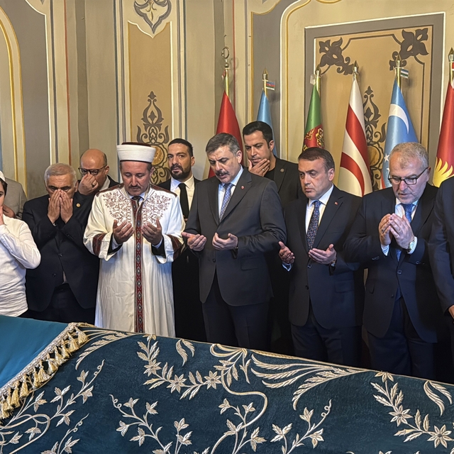 Bakan Çiftçi, Ertuğrul Gazi Türbesi'ni ziyaret etti, hafızlık öğrenimi göre...