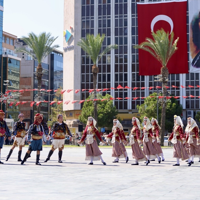 İzmir, kurtuluşunun 104. yılını coşkuyla kutlamaya hazırlanıyor
9 Eylül'de...