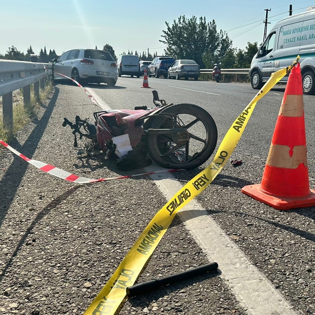 Otomobil motosiklete arkadan çarptı: 1 ölü 3 yaralı