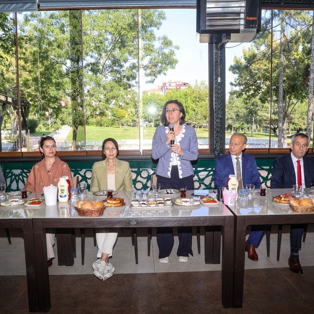 Belediye Başkan Vekili Terekeci Özkan, zabıta personelleriyle bir araya gel...
