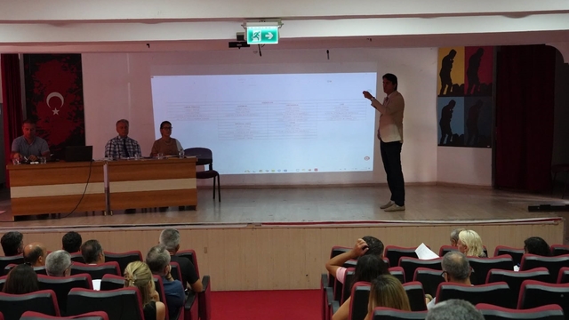 Köyceğiz'de yeni eğitim yılı öncesi okul müdürleri toplantıda buluştu
