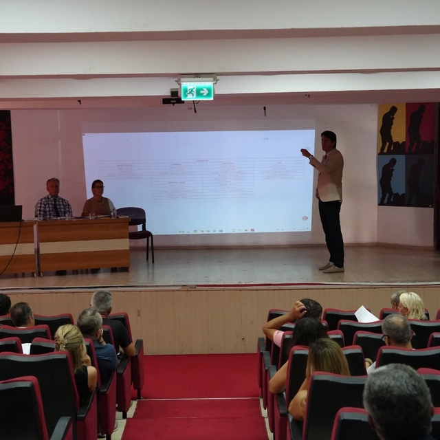 Köyceğiz'de yeni eğitim yılı öncesi okul müdürleri toplantıda buluştu