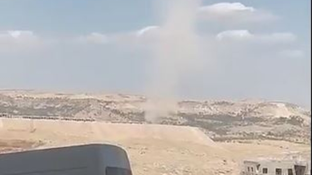 Mardin'de arazide oluşan hortum kamerada