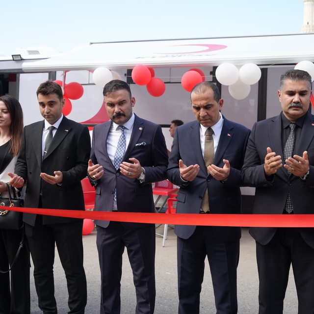 Iğdır'a hayırseverlerin desteğiyle kalıcı Kızılay kan bağışı aracı kazandır...
