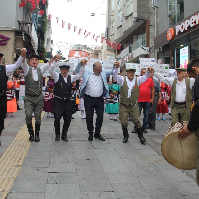 27. Islık Dili Festivali Giresun'da düzenlenen yürüyüşle başladı