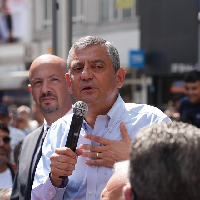 Özgür Özel Çorlu'da konuştu: "Yeni Parti, geçmişte Cumhuriyet Halk Partisi'...