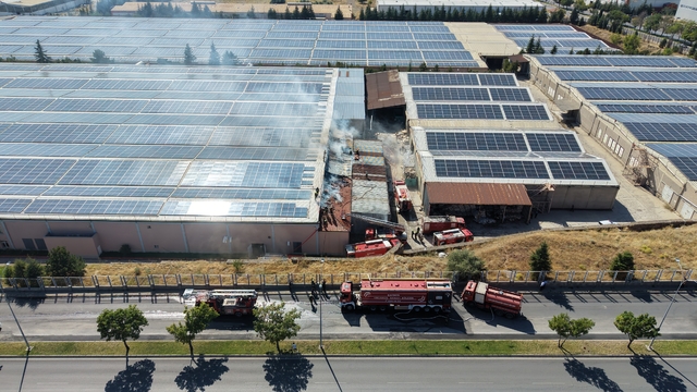 Kayseri'de tekstil fabrikasının deposunda yangın