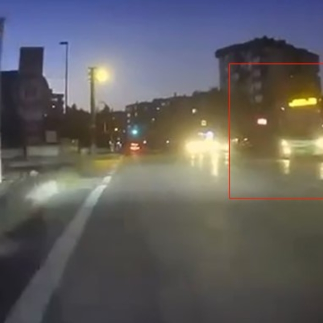 Kırmızı ışıkta geçen otobüs şoförünün ehliyetine el konuldu
"Selamımı da sö...