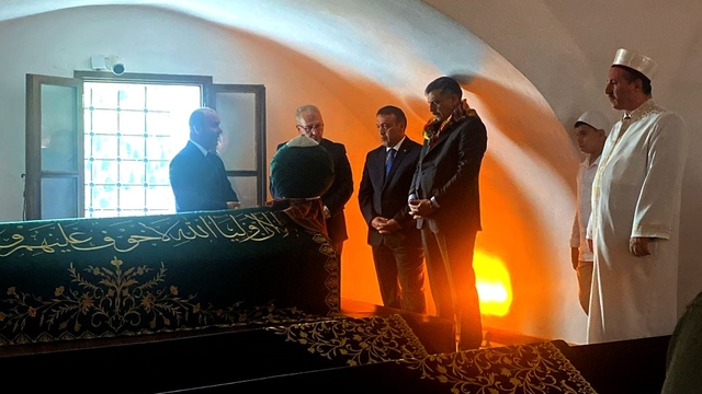 Bakan Çiftçi, Şeyh Edebali Türbesi'ni ziyaret etti