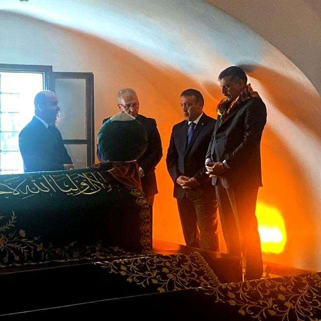 Bakan Çiftçi, Şeyh Edebali Türbesi'ni ziyaret etti