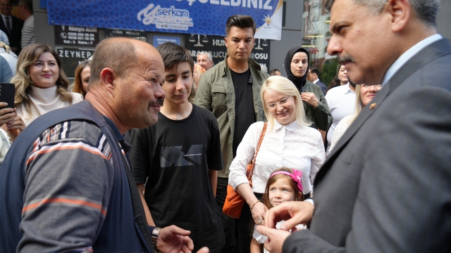 Bakan Çiftçi'ye tespih hediye etti