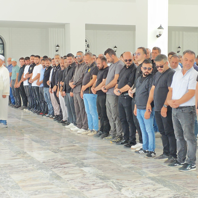 Kazada ölen 3 yaşındaki Elif, toprağa verildi