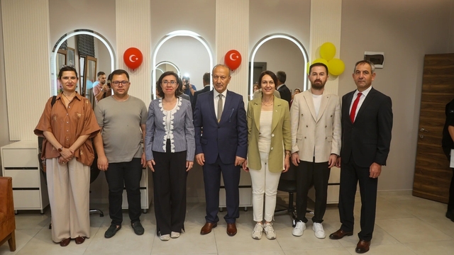 Uşak'ta Halk Kadın Kuaförü hizmete açıldı