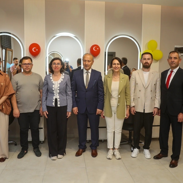 Uşak'ta Halk Kadın Kuaförü hizmete açıldı
