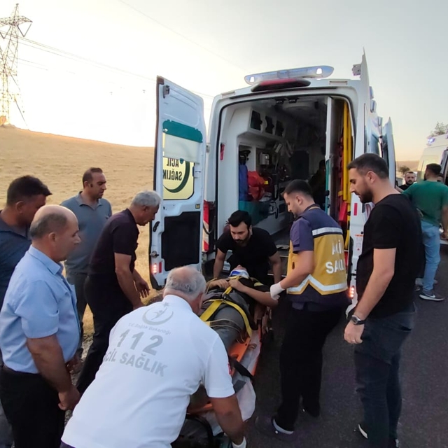 Adıyaman'da iki otomobil çarpıştı; 8 yaralı