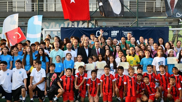 Yaz Spor Okulları kapanış töreni gerçekleştirildi
Büyükşehir'in Yaz Spor Okullarında mezuniyet heyecanı