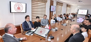 Vali Çalgan, LGS ve YKS'de dereceye giren öğrencilere övgü: "Siz bizim yüz...