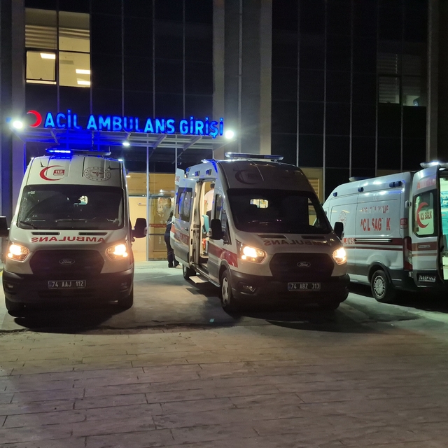 Bartın'da patpat devrildi: 8 yaralı