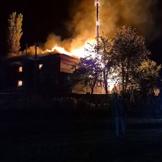 Artvin'de tarihi camide çıkan yangın lojmana sıçradı