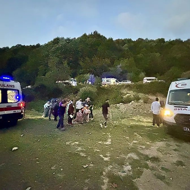 Bartın'da patpat devrildi: 1'i ağır 8 yaralı