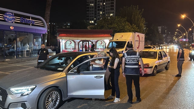Adana'da 1594 polisle 'Huzur ve Güven' uygulaması; aranan 38 şüpheli yakalandı