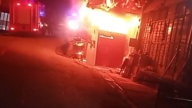 Mobilya atölyesinde çıkan yangın söndürüldü