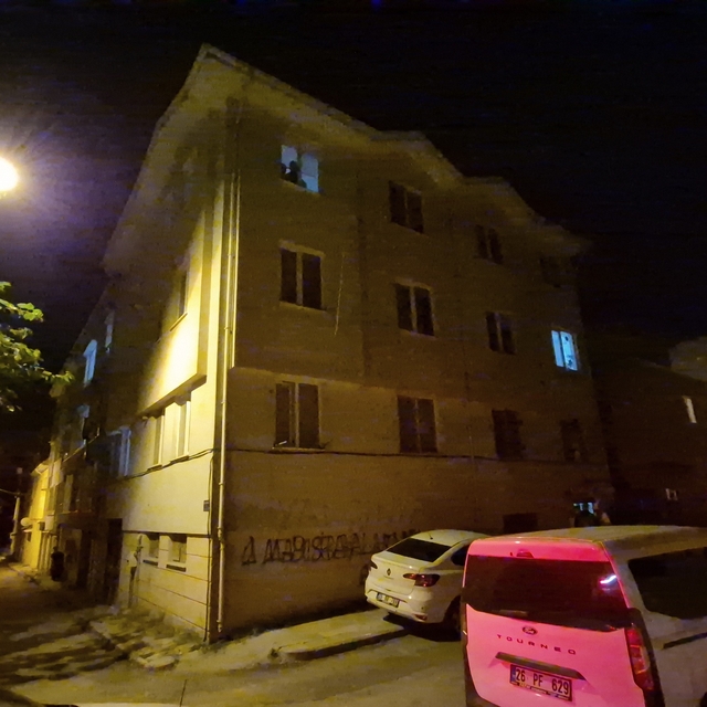 Eskişehir'de 2'nci kattan düşen kişi yaralandı