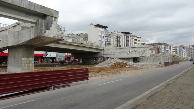 Trabzon'da Reşadiye Viyadüğünde yıkım çalışmaları sürüyor